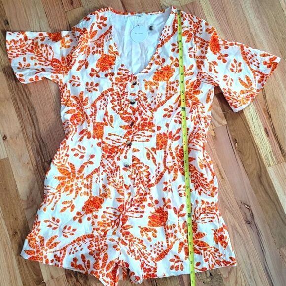 NWT Summer Romper with Buttons and Pockets - Picture 9 of 11
